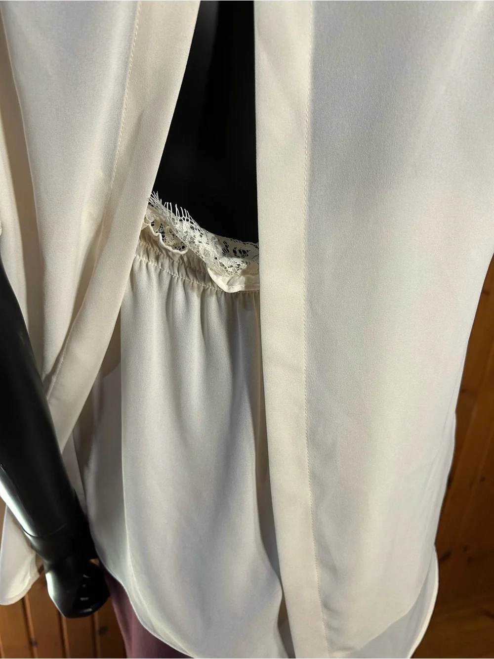 NWT Melanie Lyne Cream Button-Front Short Sleeve Blouse with Open Back with Lace - Picture 4 of 5